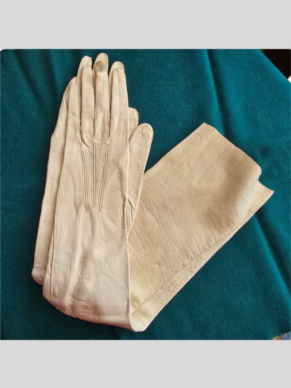Vintage Cream Leather Opera Gloves Mousquetaire Pearl Button Wrist ~18"